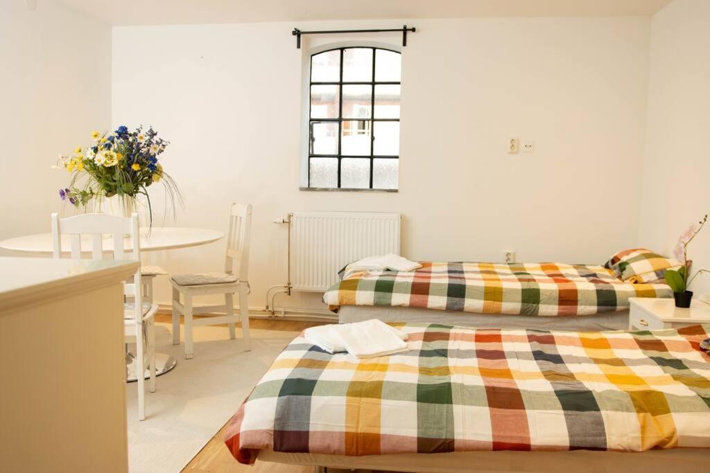 Historical Malt Factory Apartment, 6 Bedrooms, Sleeps 12 , Hot Tub Helsingborg Exterior foto