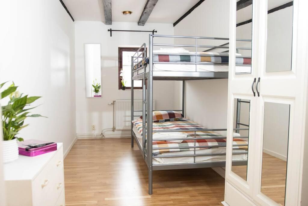 Historical Malt Factory Apartment, 6 Bedrooms, Sleeps 12 , Hot Tub Helsingborg Exterior foto