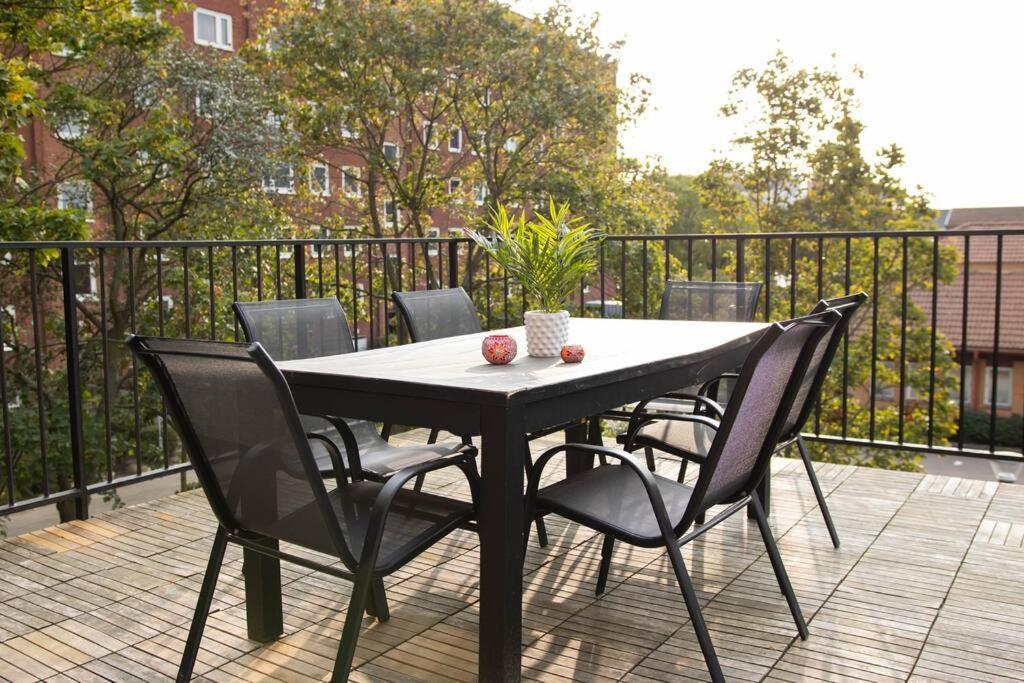 Historical Malt Factory Apartment, 6 Bedrooms, Sleeps 12 , Hot Tub Helsingborg Exterior foto