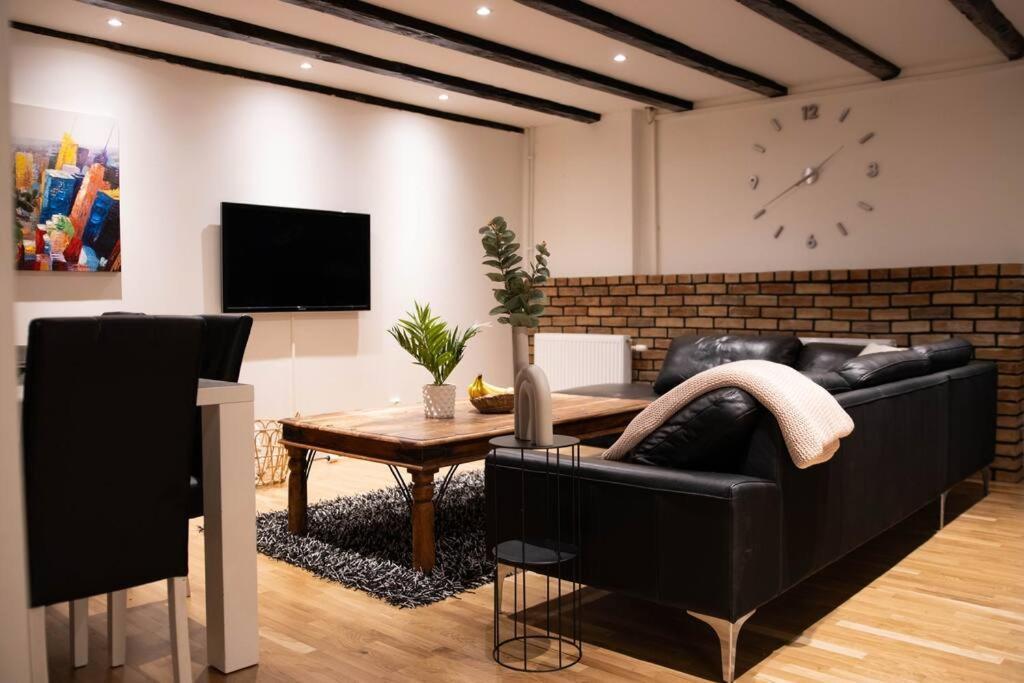 Historical Malt Factory Apartment, 6 Bedrooms, Sleeps 12 , Hot Tub Helsingborg Exterior foto