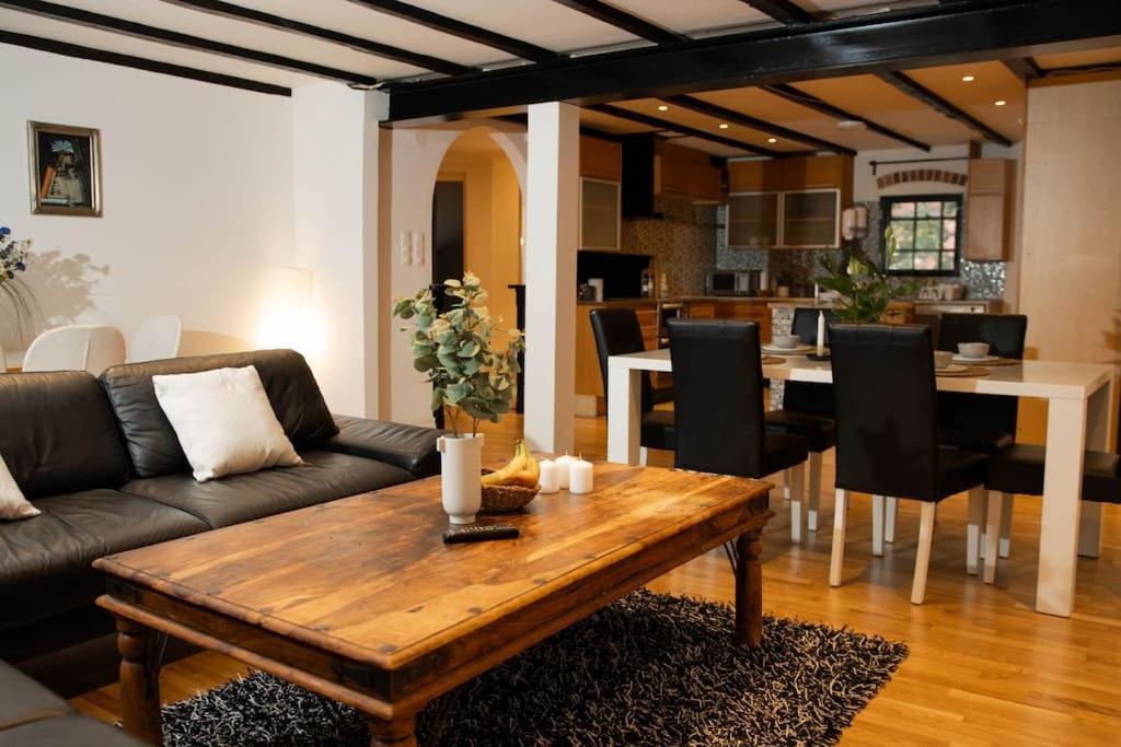 Historical Malt Factory Apartment, 6 Bedrooms, Sleeps 12 , Hot Tub Helsingborg Exterior foto